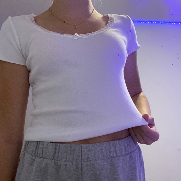 Brandy Melville Tops - 🌟 white top (NWT)